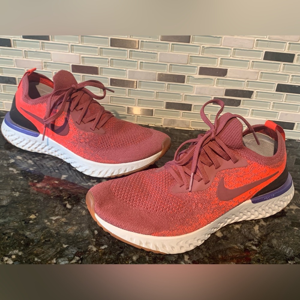 Womens size 10 Nike flyknit epic react